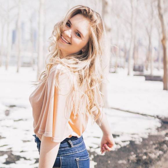 Meet your Posher, Jennifer - Picture 1 of 1